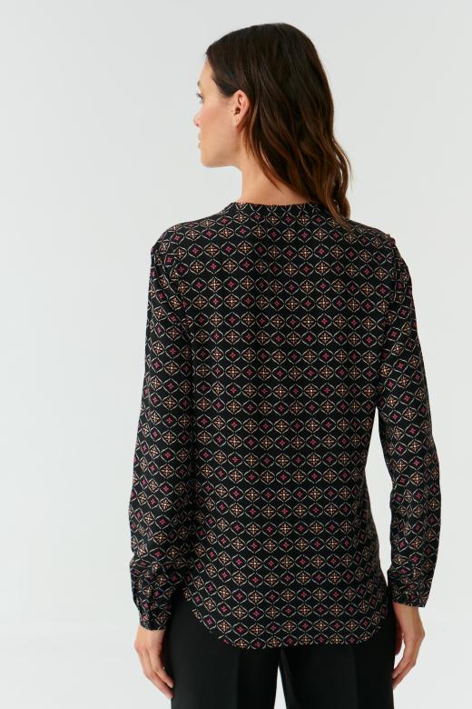 PATTERNED LADIES’ BLOUSE WITH A STAND-UP COLLAR KLERI