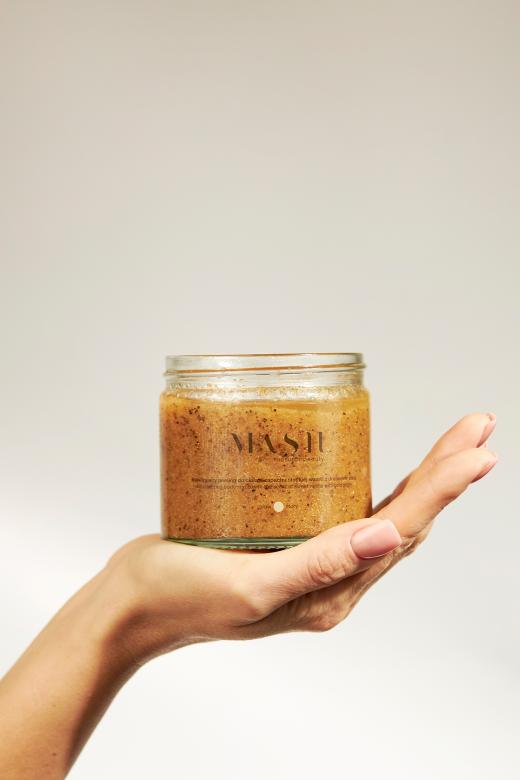 NAWILIŻAJĄCY PEELING DO CIAŁA GLOW STORY Z DROBINAMI ZŁOTA
