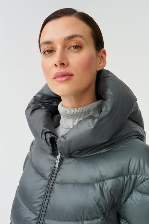 LADIES’ JACKET WITH INSULATION AND A HOOD EMIKIA