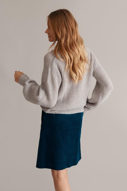 SWETER DAMSKI Z DEKOLTEM W SEREK AMI