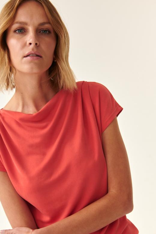 WOMEN’S BLOUSE WITH WATER-LIKE NECKLINE AFRA