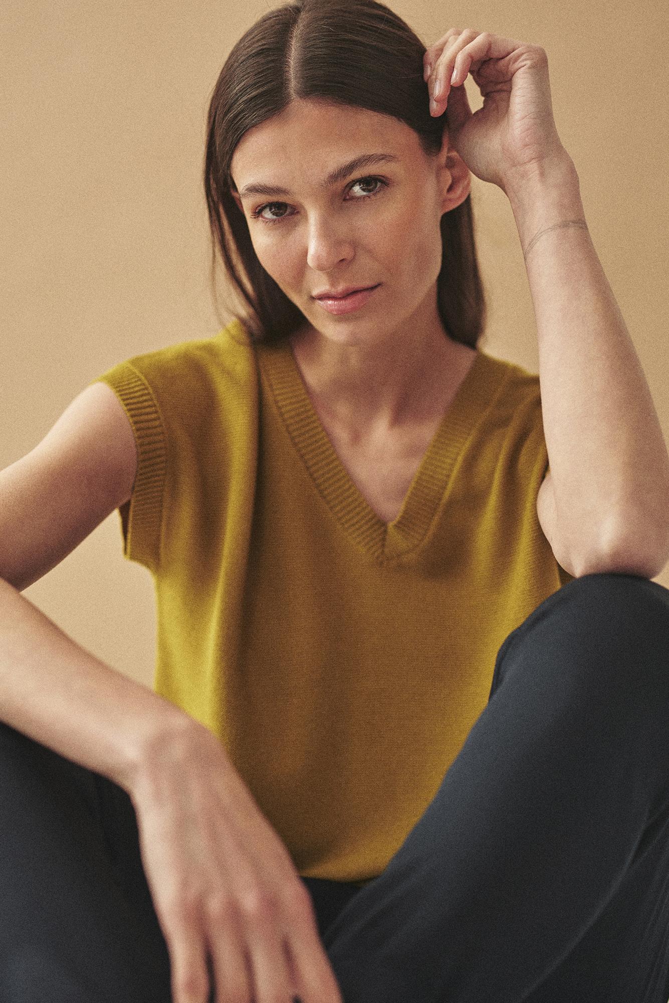 CLASSIC BLOUSE IN COMFORTABLE YARN - EZALJA
